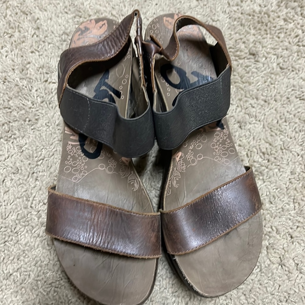 OTBT brown sandals size 9